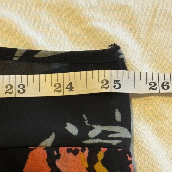 Torrid | Sleeveless Chiffon Floral Tank Top | Size 2 - Picture 4 of 9